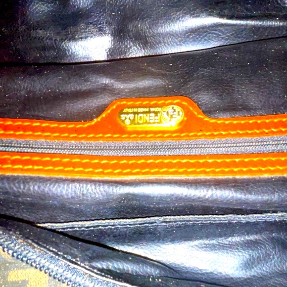 FENDI  AUTHENTIC  duffle bag 17 x 15 x 5.5 Made in ITALY 🇮🇹w/ strap. Zip pull 🎈 - Picture 8 of 10